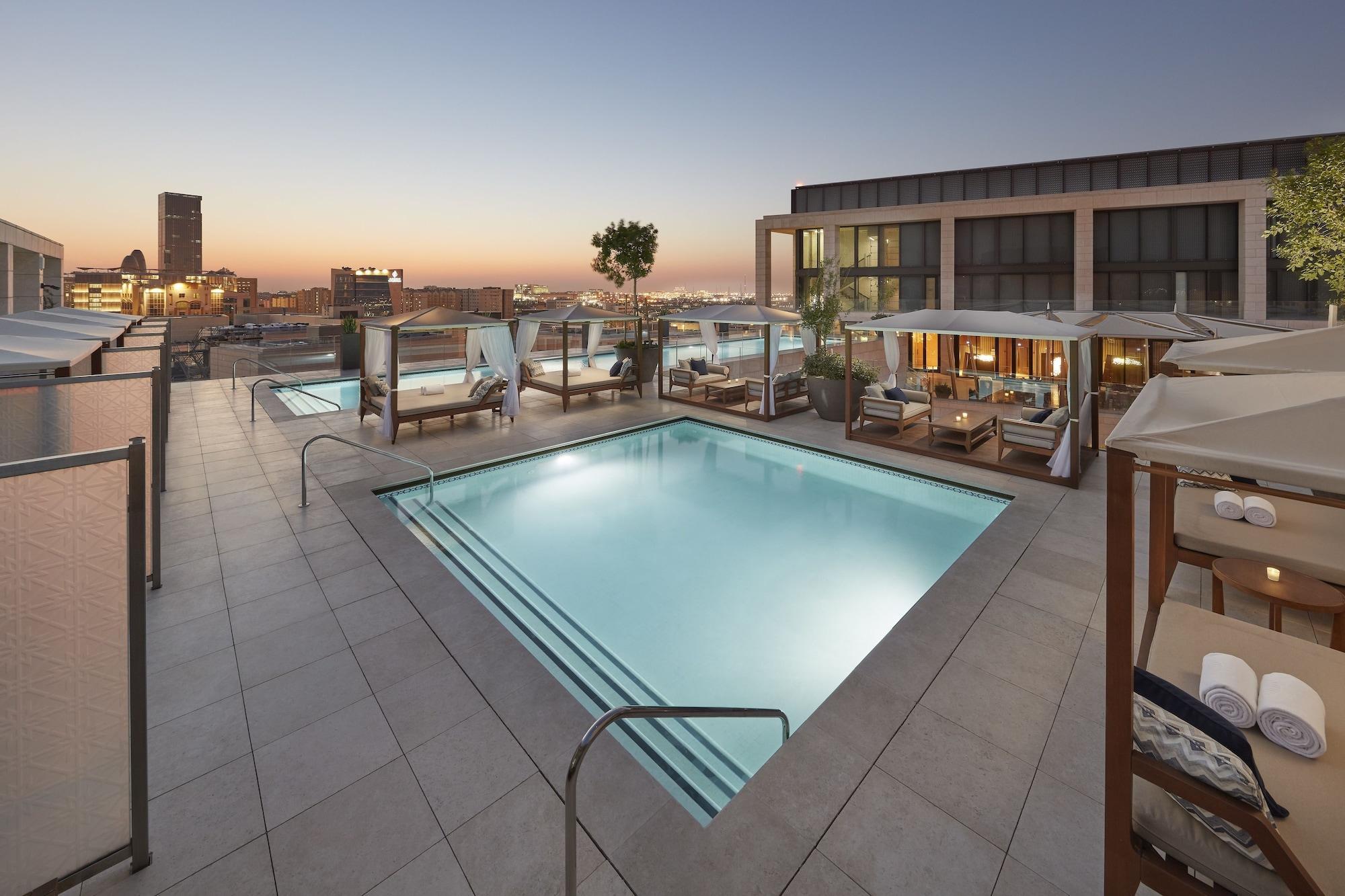 Mandarin Oriental, Doha Hotel Exterior foto The rooftop pool at the Four Seasons Hotel